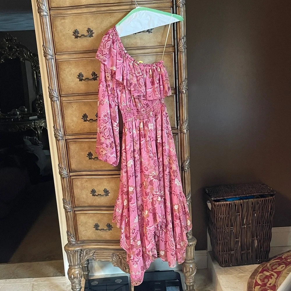 Misa Los Angeles Pink Floral One-Shoulder Midi Dress - Picture 2 of 4